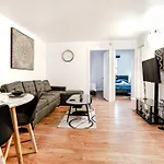 Charmant Appartement De 2 Chambres A Griffintown